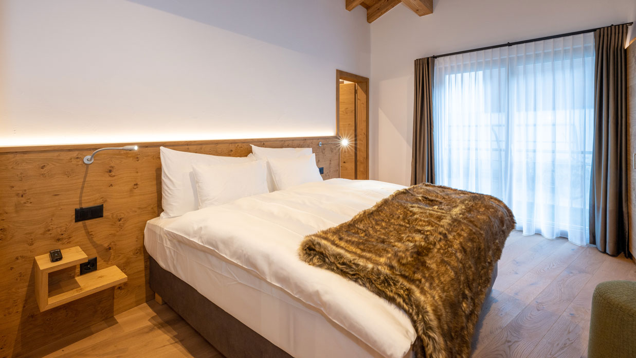 Colosseo Appartements Zermatt Aquamarin Suite Schlafzimmer