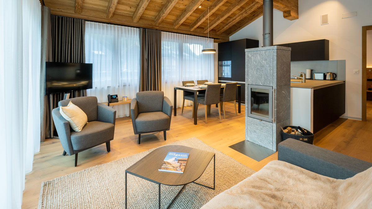 Colosseo Appartements Zermatt Aquamarin Suite Wohnzimmer und Küche