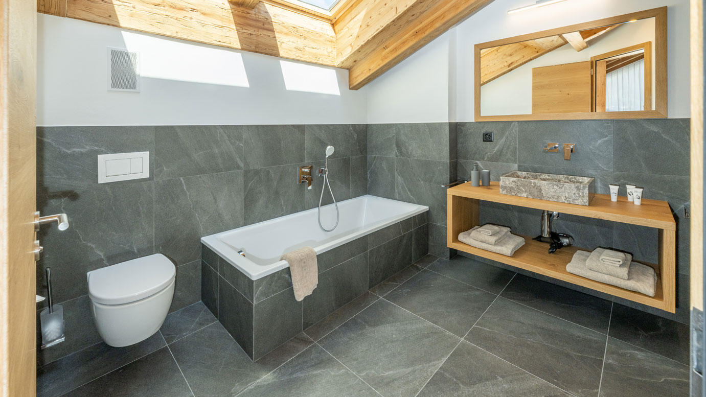 Colosseo Appartements Zermatt Diamant Suite Badewanne