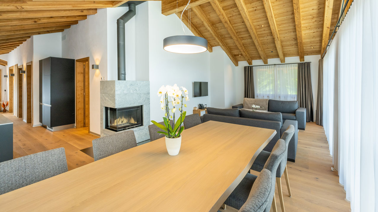 Colosseo Appartements Zermatt Diamant Suite Wohnzimmer und Flur