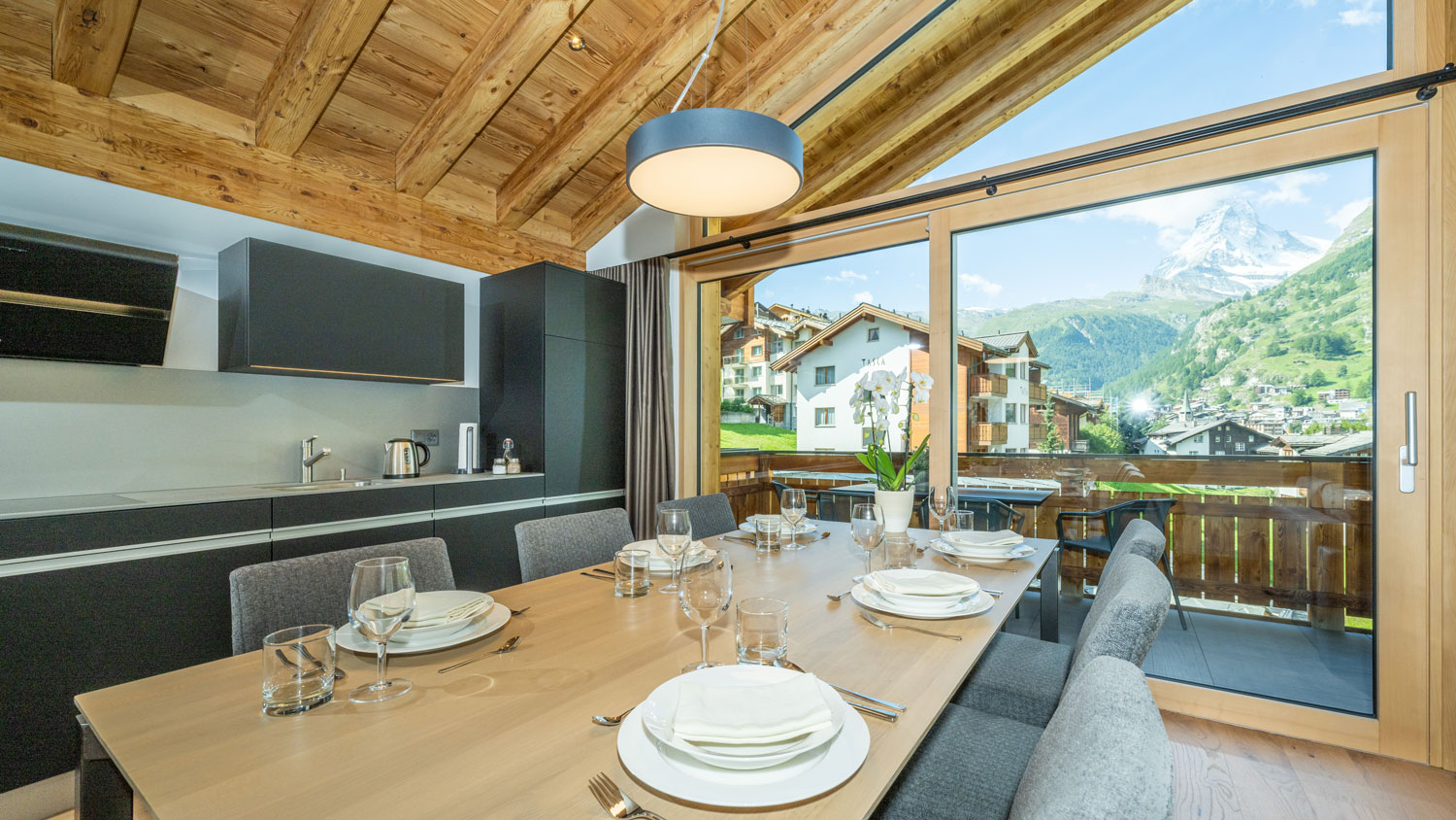 Colosseo Appartements Zermatt Rubin Suite Esstisch