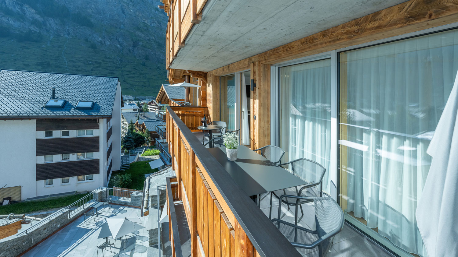 Colosseo Appartements Zermatt Smaragd Suite Balkon